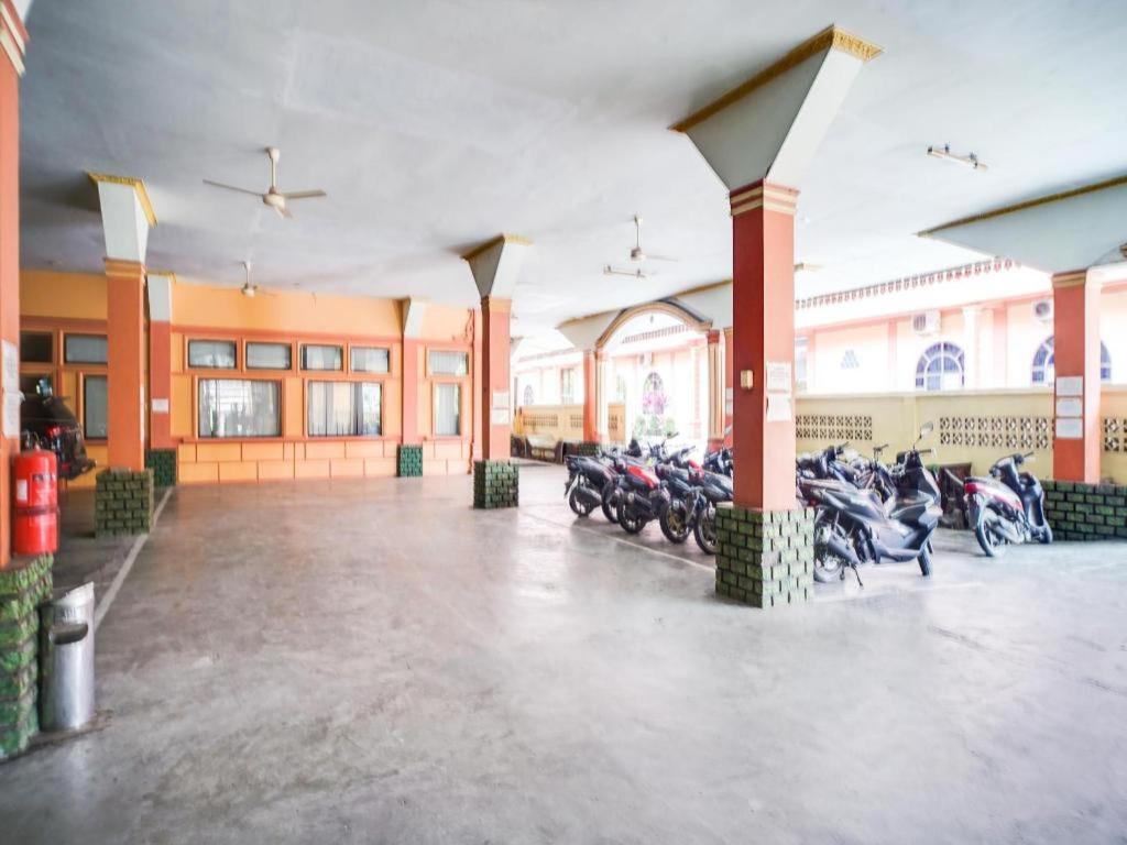 Oyo 1140 Hotel Tresya Tanjung Balai Tanjungbalai Zewnętrze zdjęcie